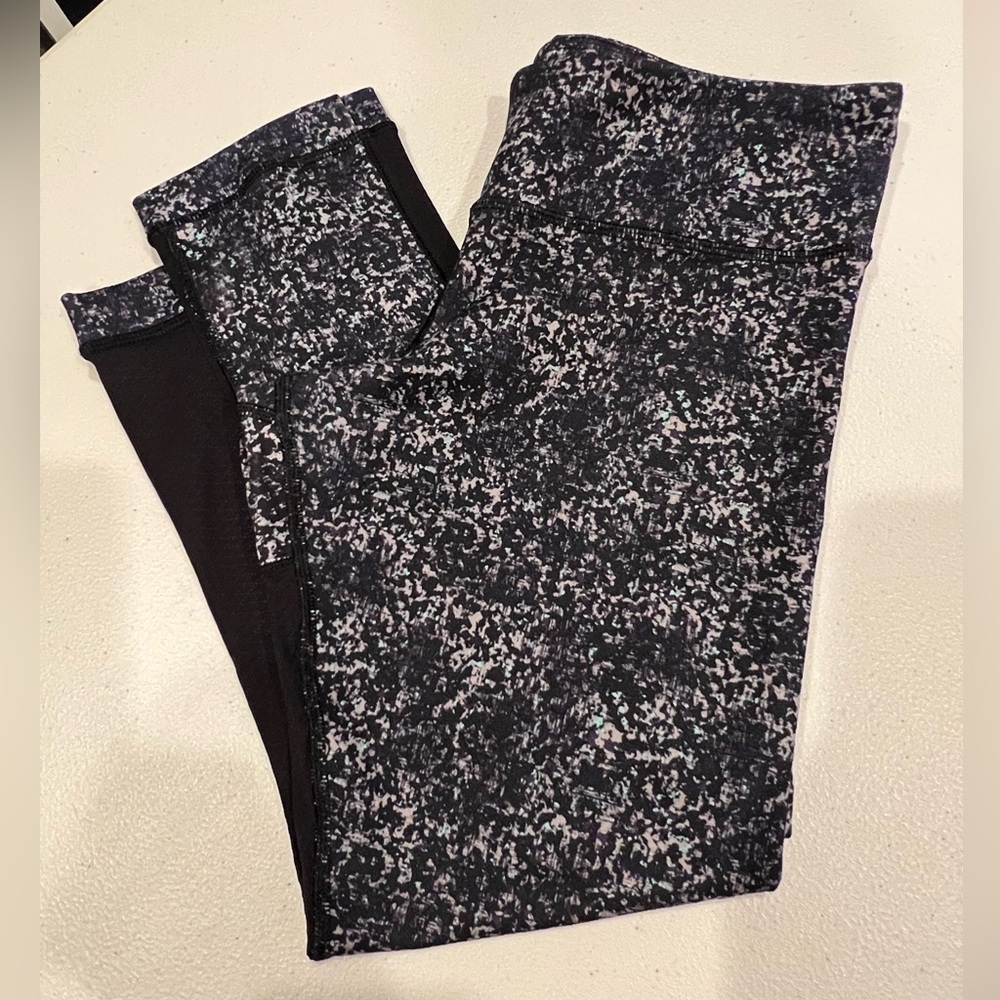 Lululemon capris grey/blk 6